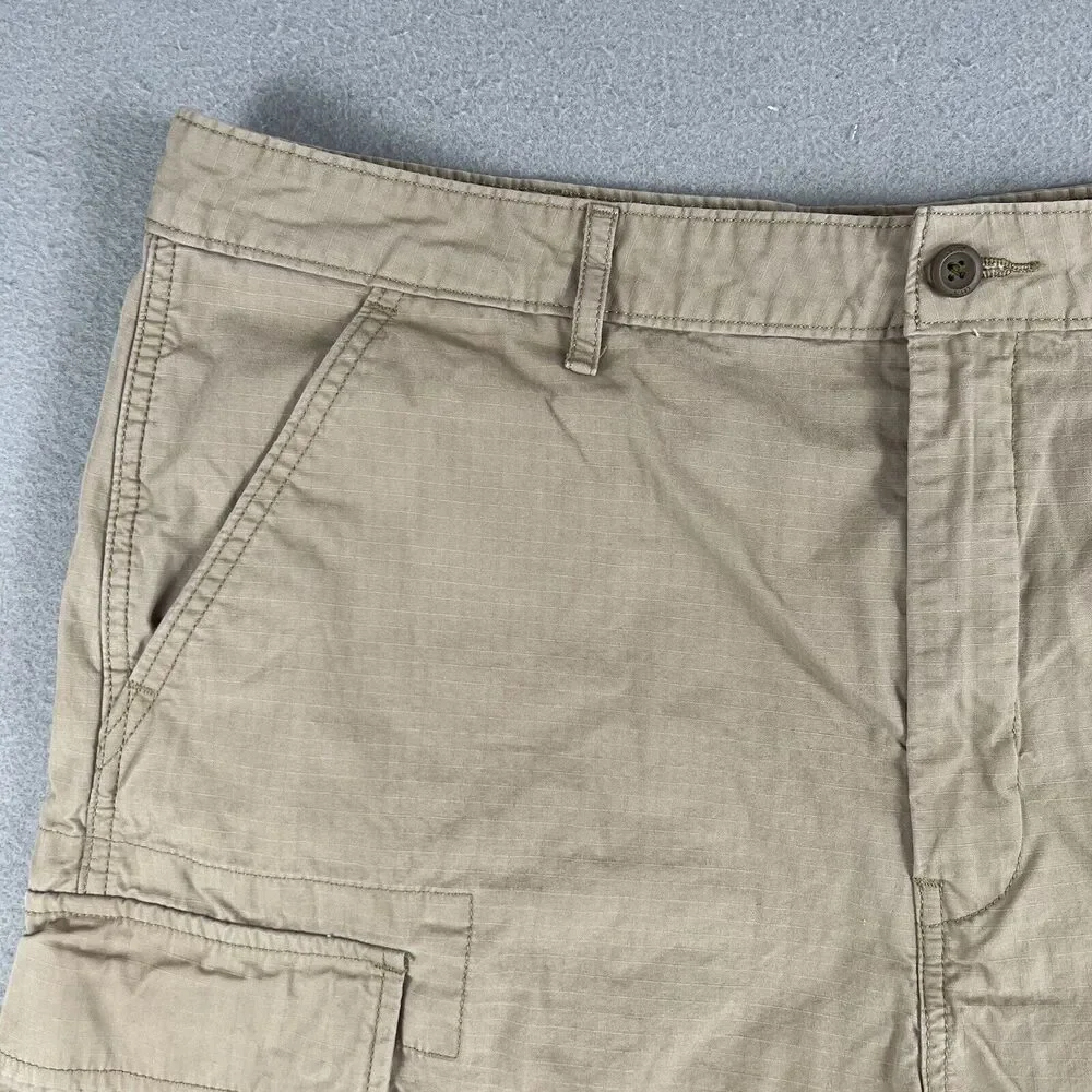 Levis Rip Stop Cotton Beige Cargo Shorts 9” Inseam Mens Size 38‎